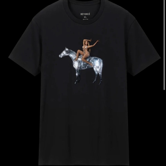 Beyoncé Renaissance pose 3 Medium - Picture 2 of 5